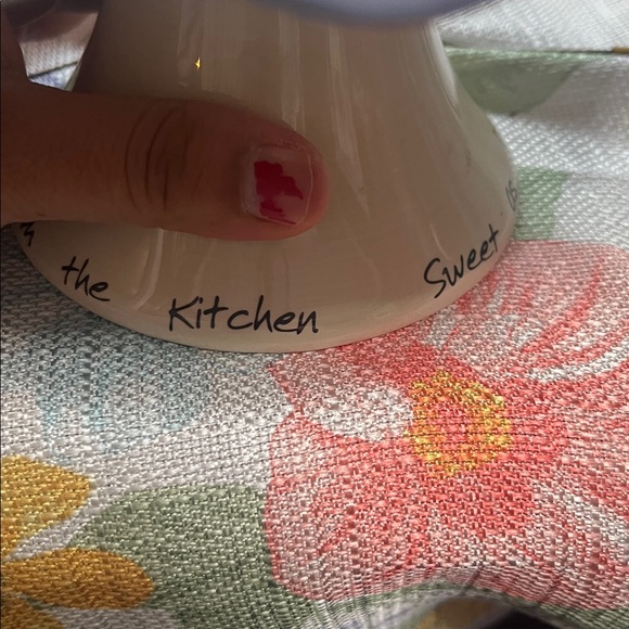 The White Barn Candle Co Ceramic Pedestal Cake Dish Candle Plate Birthday Ruffle - Picture 2 of 5